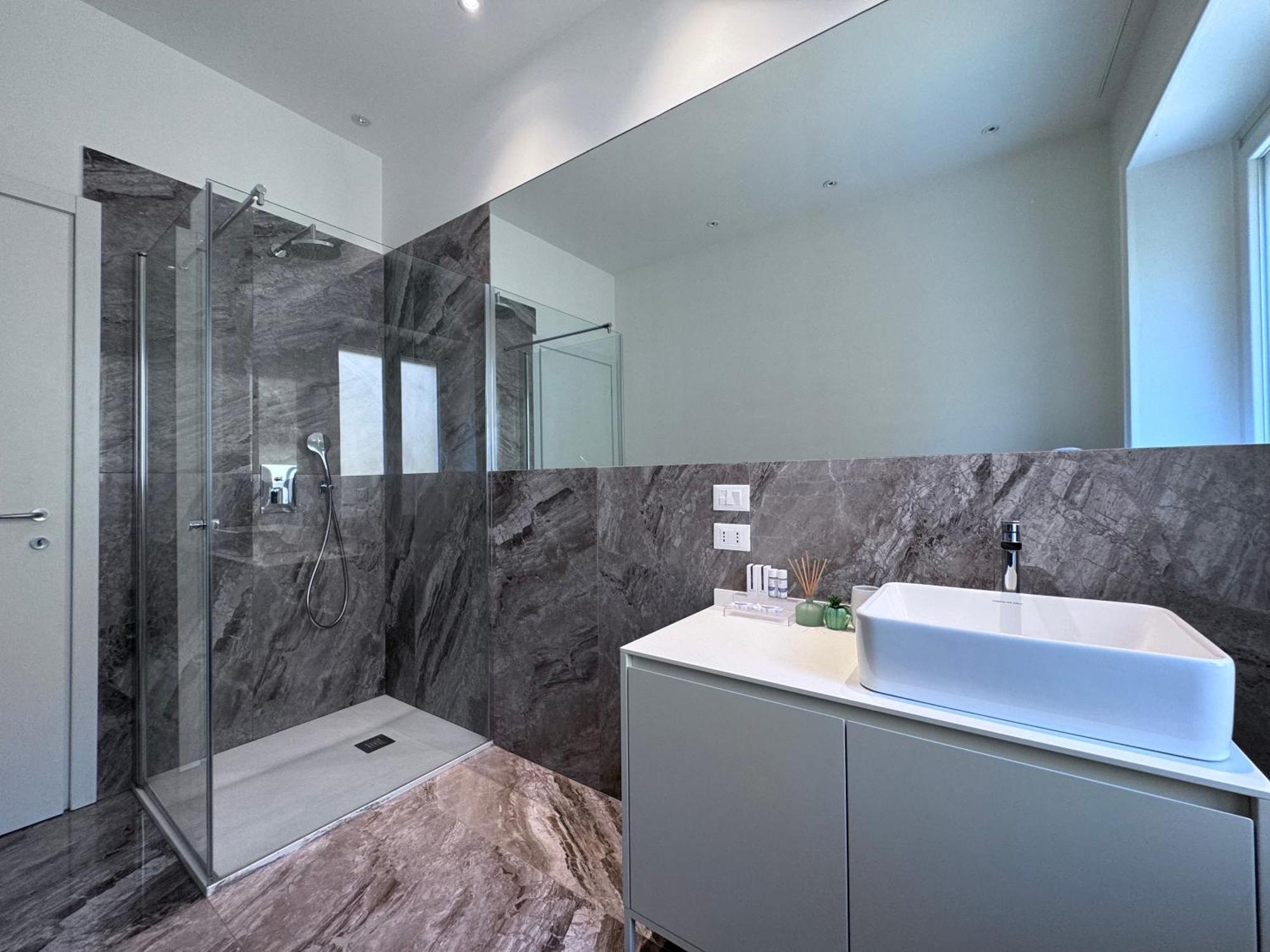 Cool And Big Central Apartment Duomo - White Milano Esterno foto