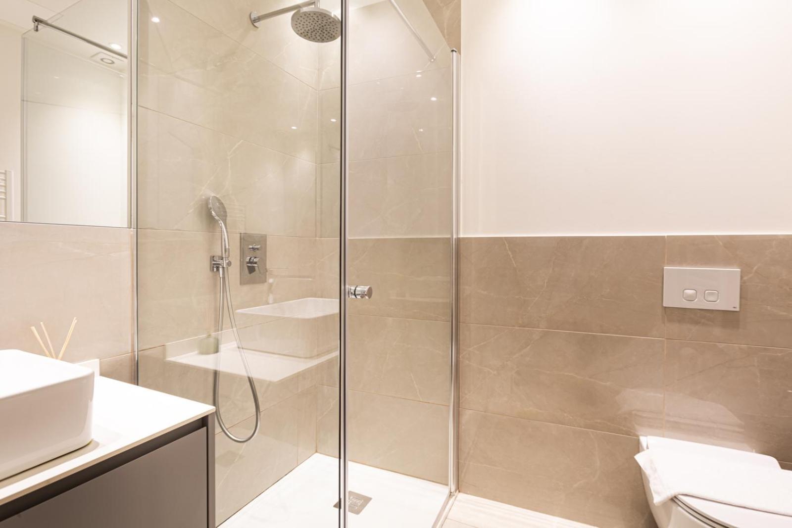 Cool And Big Central Apartment Duomo - White Milano Esterno foto
